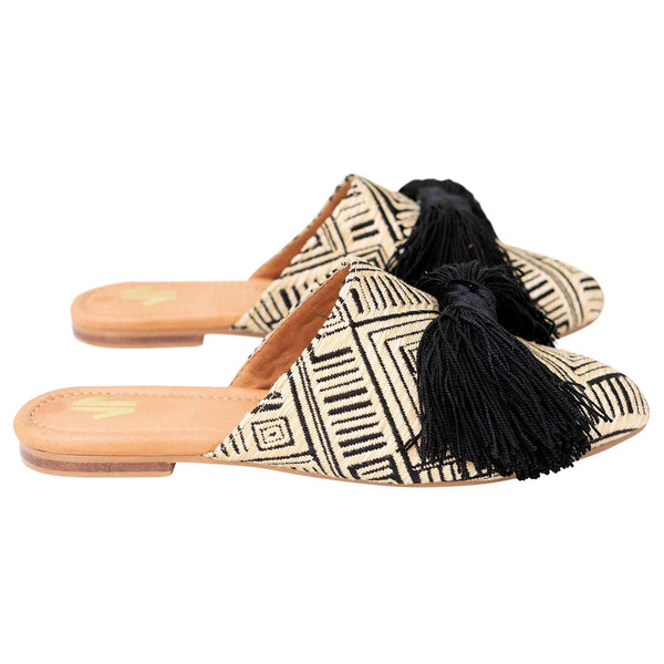 Silvia Cobos Cumbia Flat Mules Black - Pal Negocio